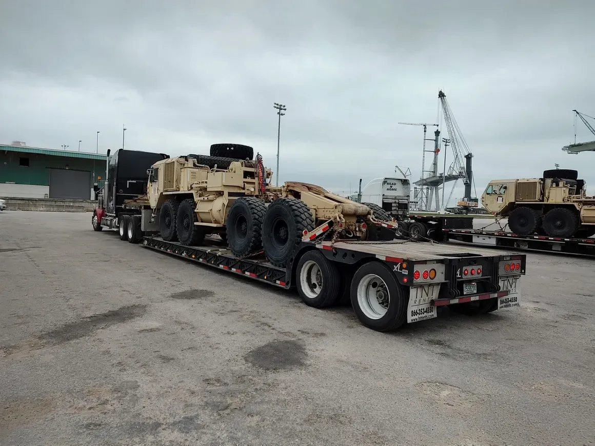 Equipment Hauling for Jeff Hall Trucking in Ligonier, IN