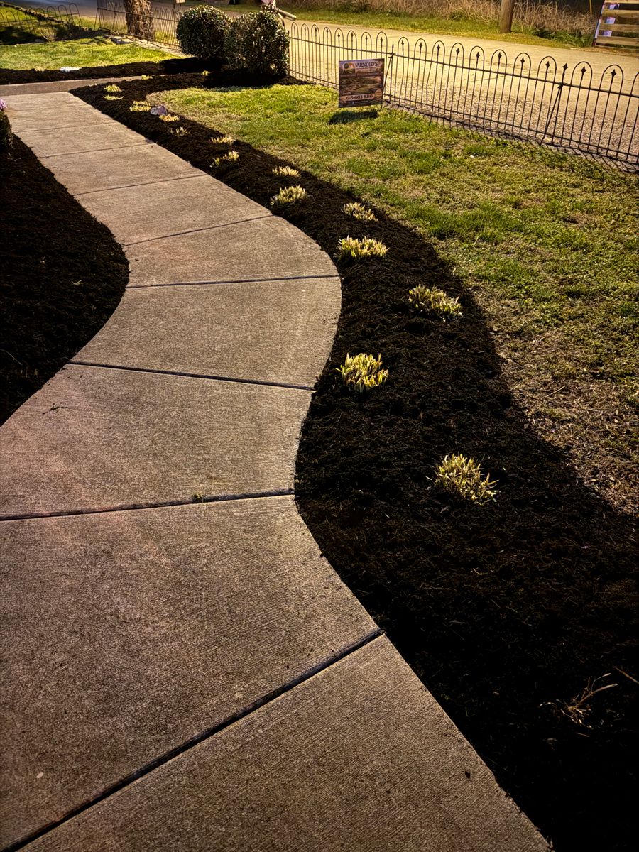 Mulch Bed Installation And Renovation for Arnold’s Outdoor Solutions in Woodbury, TN