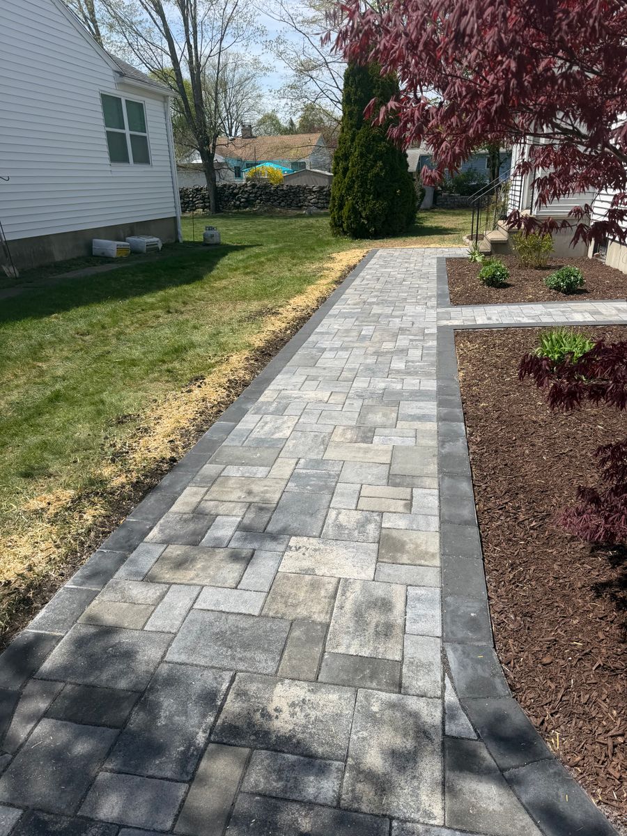 Mulching for Willis Landscape & Masonry LLC in Newtown, CT