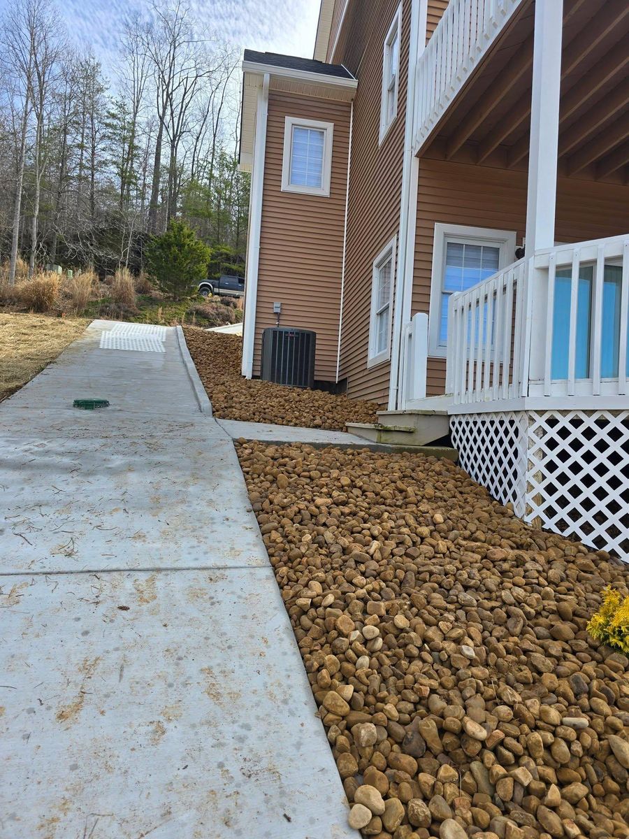 Landscaping for Williams Lawn and Land in Sharps Chapel, TN