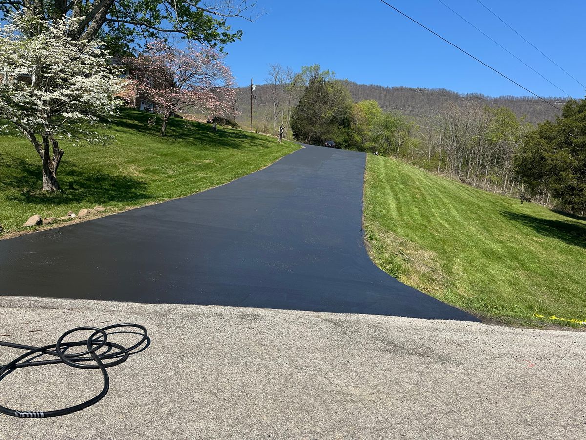 Asphalt Seal Coating for Metzler Paving and Sealcoating LLC in Jacksboro, TN