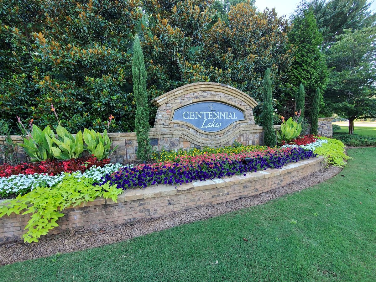 Retaining Wall Construction for Vivid Color Landscapes, LLC in Woodstock, GA