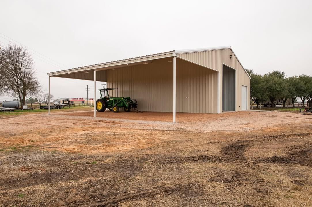 Barns & Shops for CWC Custom Homes & Barndominiums in Snook, TX