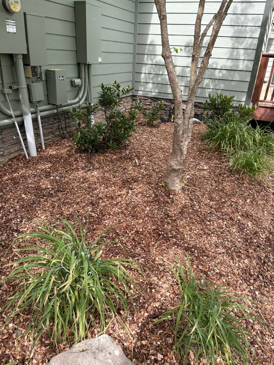 Mulch Bed Installation and Renovation for Starnes Hardscapes & Property Management LLC in Dunlap, TN