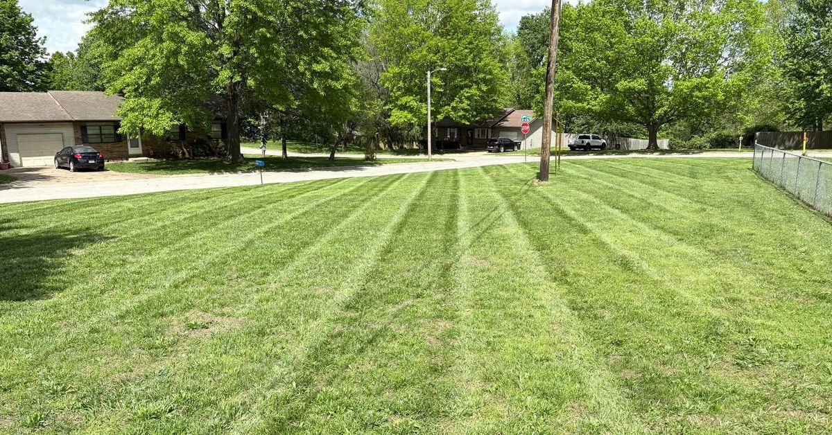 Lawn Maintenance for Mowraculous in Republic, MO