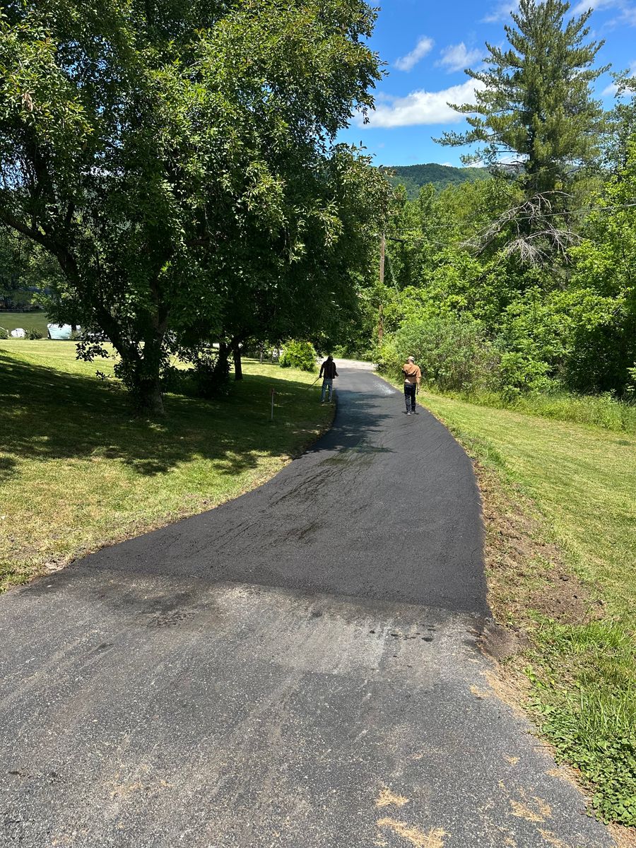Asphalt Patching for Metzler Paving and Sealcoating LLC in Jacksboro, TN
