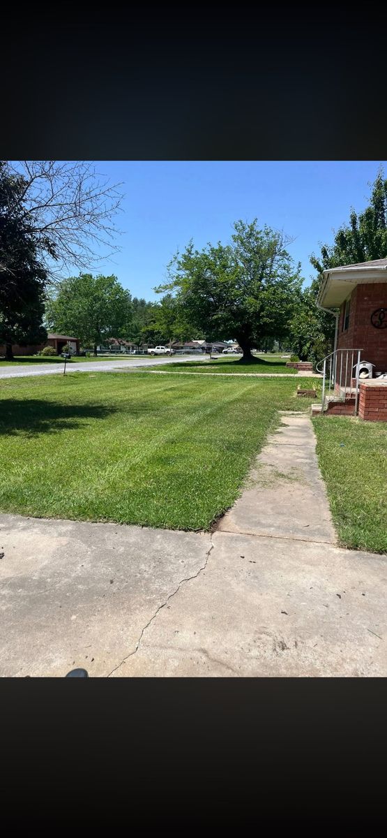 Lawn Maintenance for Zac’s Lawn and Landscaping in Fort Smith, AR