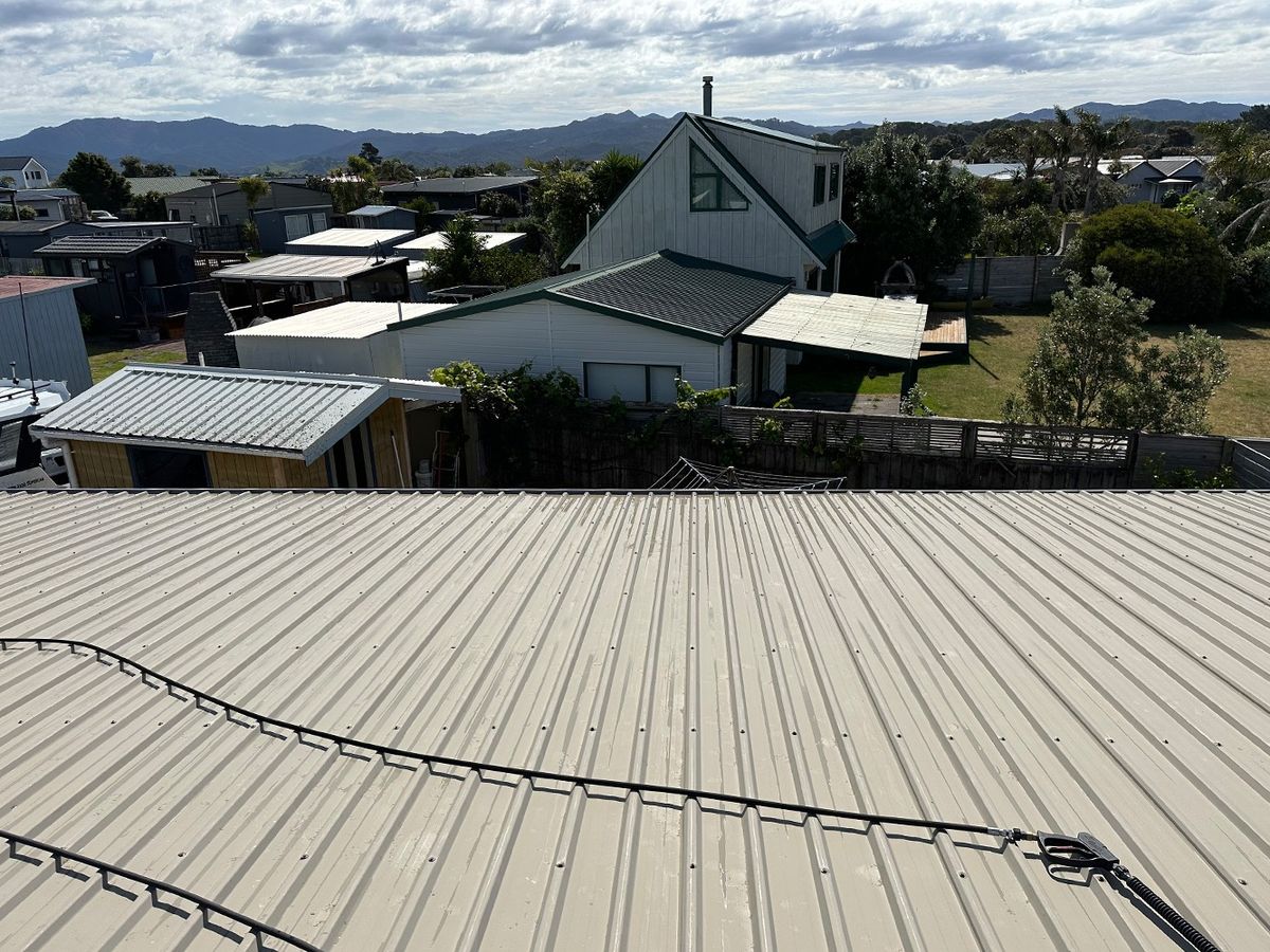 Roof Washing for Top Notch Exterior Cleaning Solutions LLC in Nolanville, TX