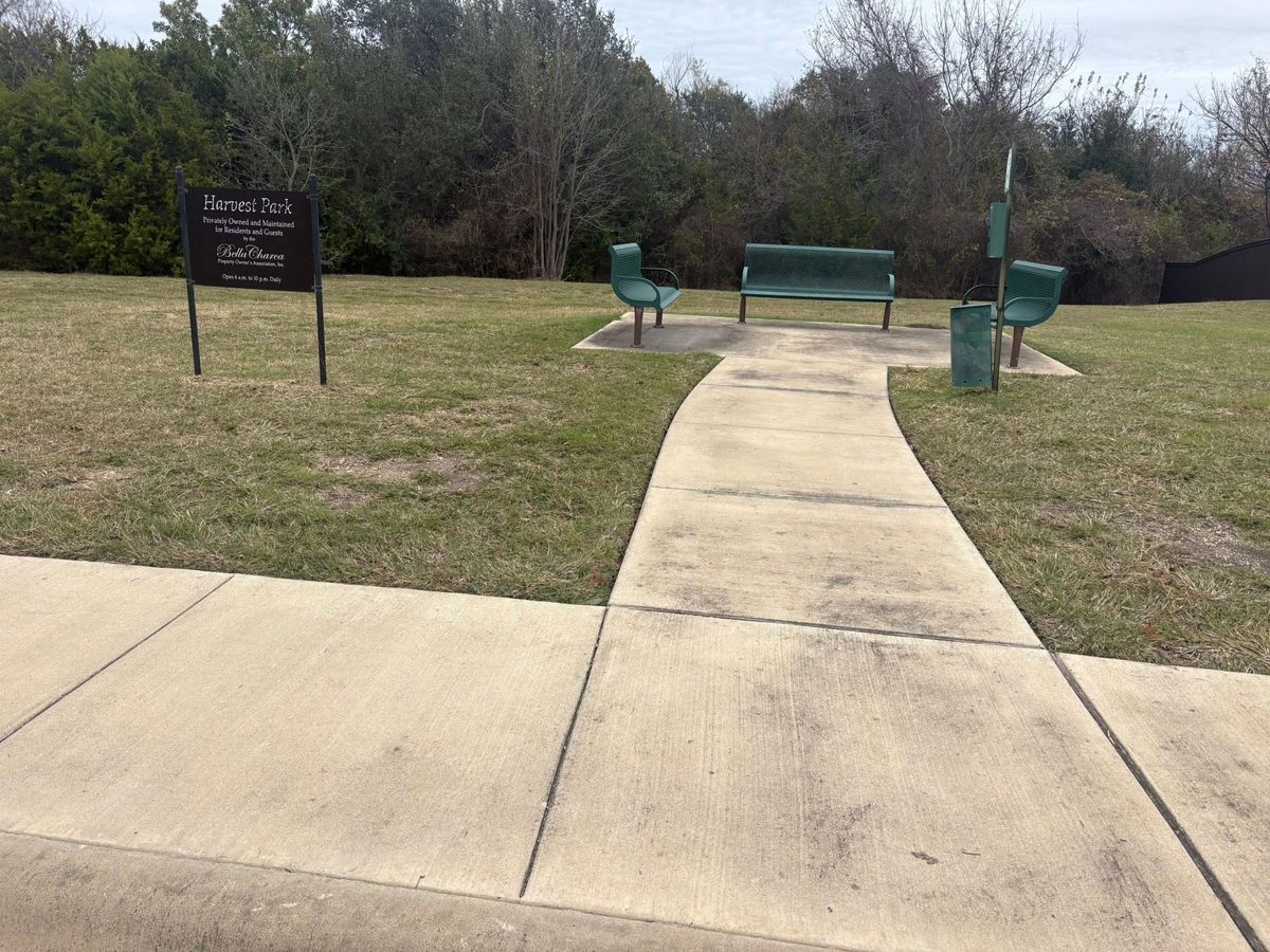 Driveway and Sidewalk Cleaning for Top Notch Exterior Cleaning Solutions LLC in Nolanville, TX