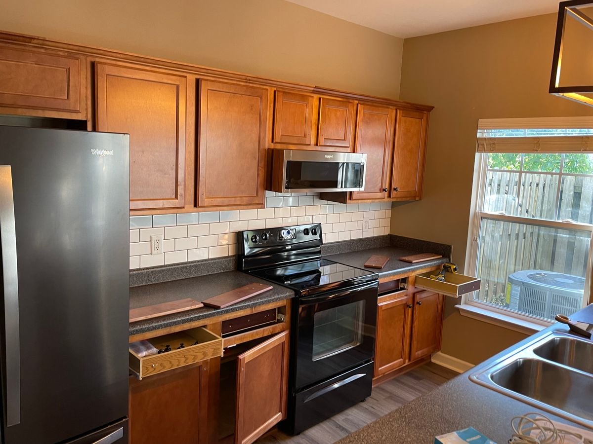 Kitchen and Cabinet Refinishing for DinoMyte Painting in Gallatin, TN