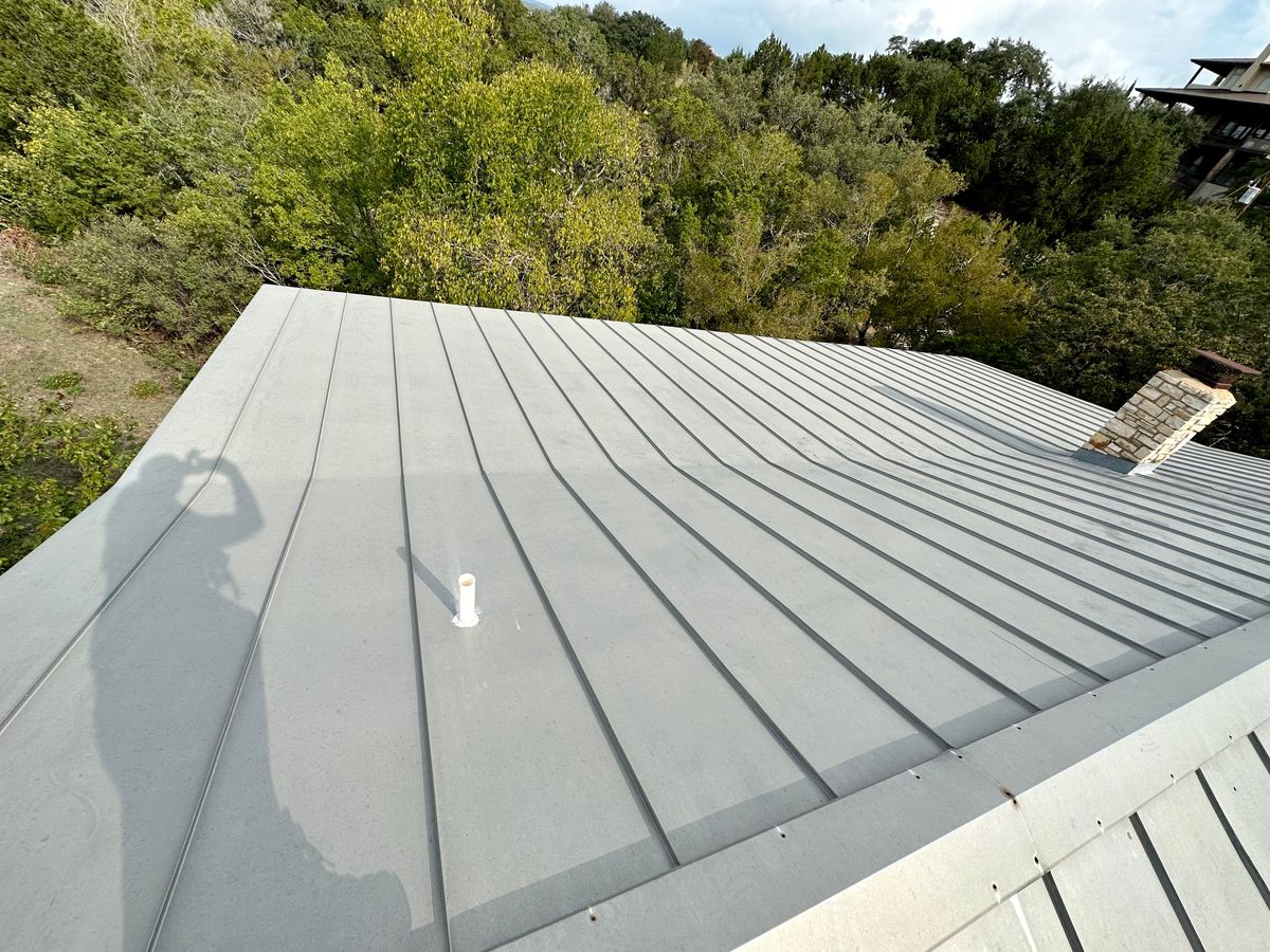 Roof Cleaning for Patriot Window Cleaning LLC in Canyon Lake, TX