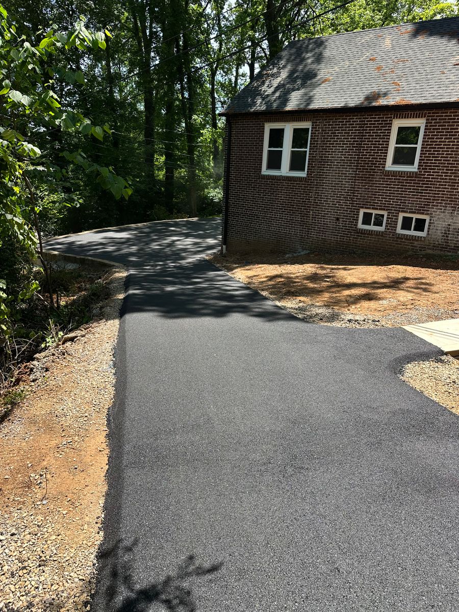Asphalt Paving for Metzler Paving and Sealcoating LLC in Jacksboro, TN