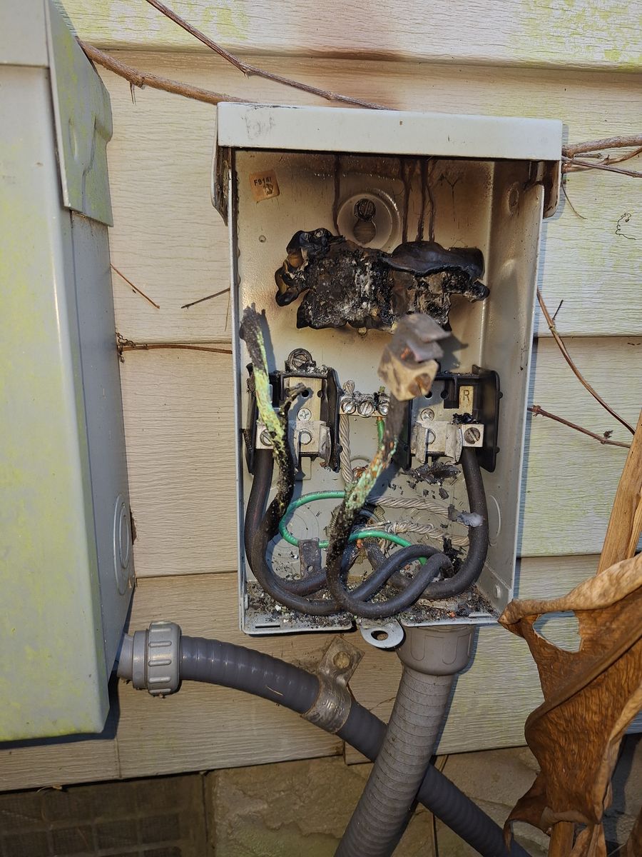 Circuit Breaker Installation and Repair for Flash Gordon Electric LLC in Hope Mills, NC