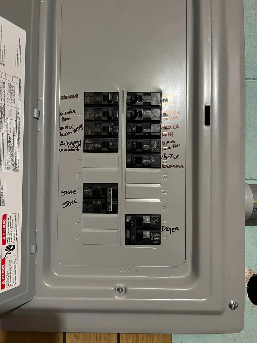 Circuit Breaker Installation and Repair for Manny’s 407 Eléctric Inc in St. Cloud, FL