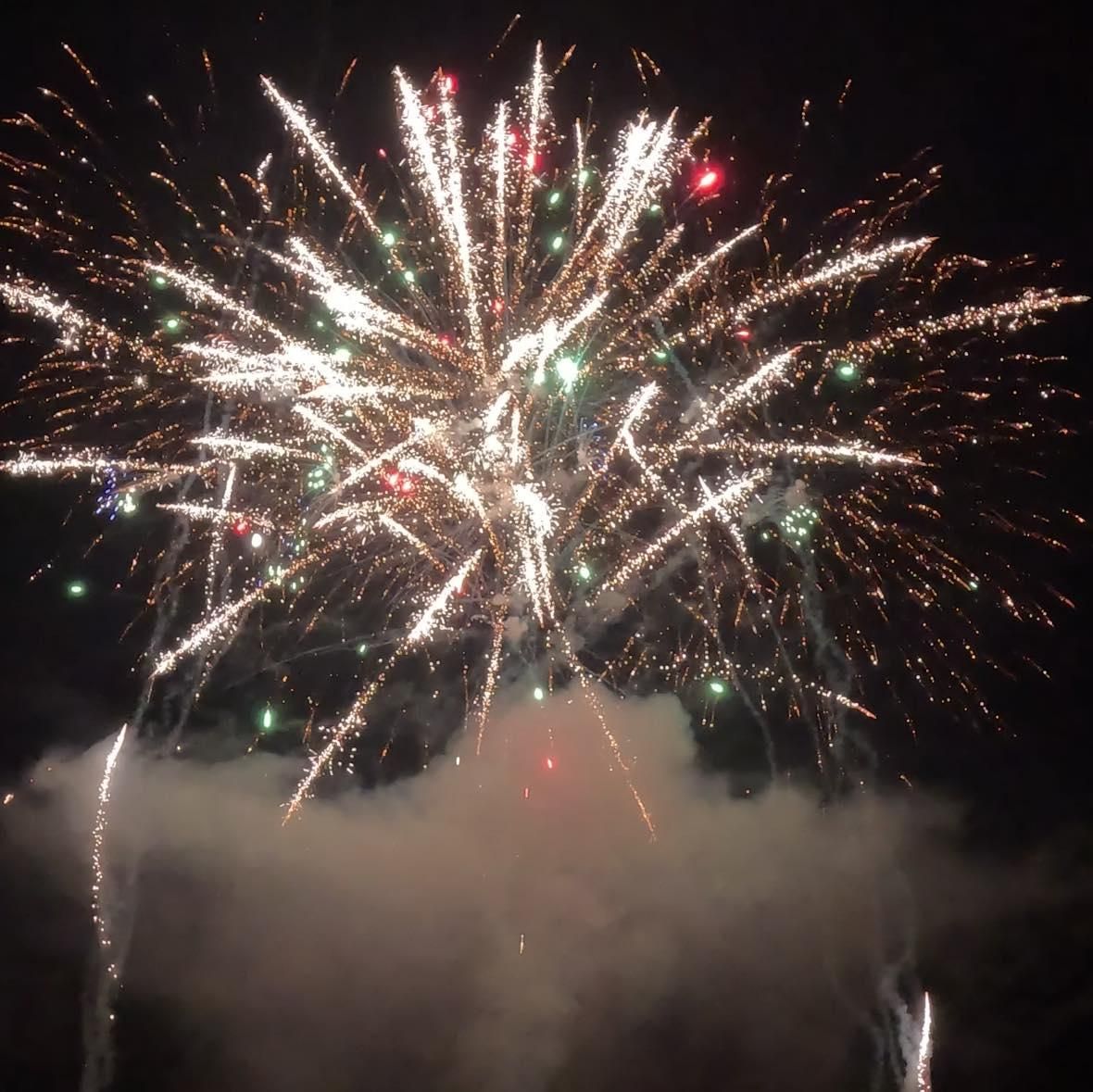 Why choose us for your fireworks display? for Sky High Pyrotechnics & Fireworks Serving South Carolina, Georgia and Delaware. Wedding fireworks display company, Fourth of July fireworks display, gender reveal fireworks display, near me, Myrtle Beach Charleston Horry County Georgetown County. in Horry County, SC