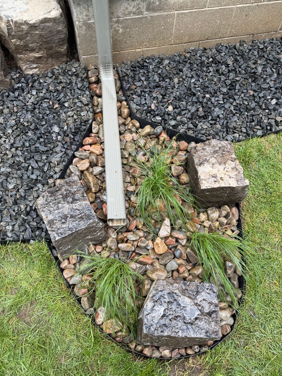 Interlocking & Natural Stone for Calderwood Landscape Design in Oakville, ON