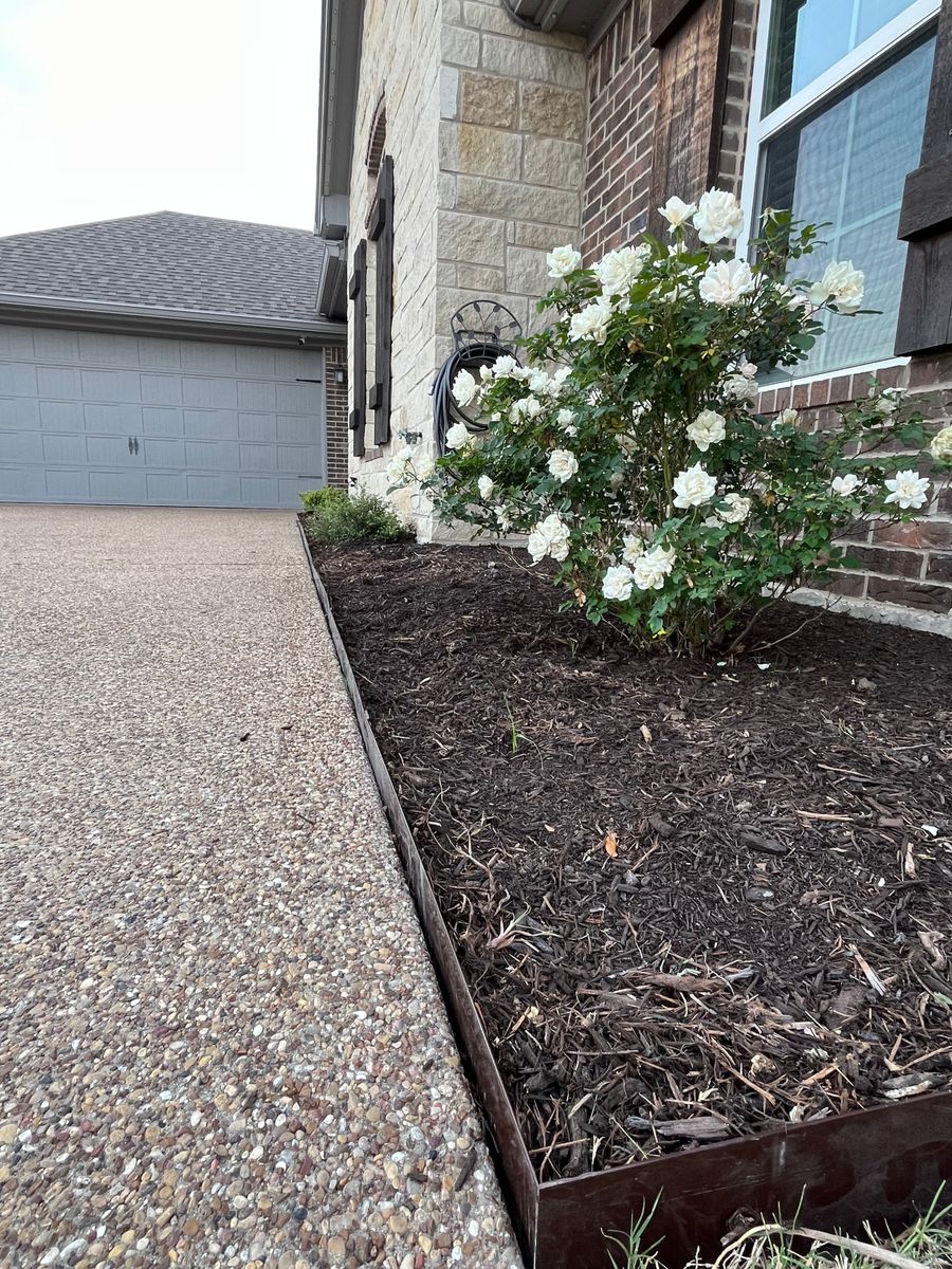 Flowerbeds for Piña’s Lawncare in Limestone County, TX