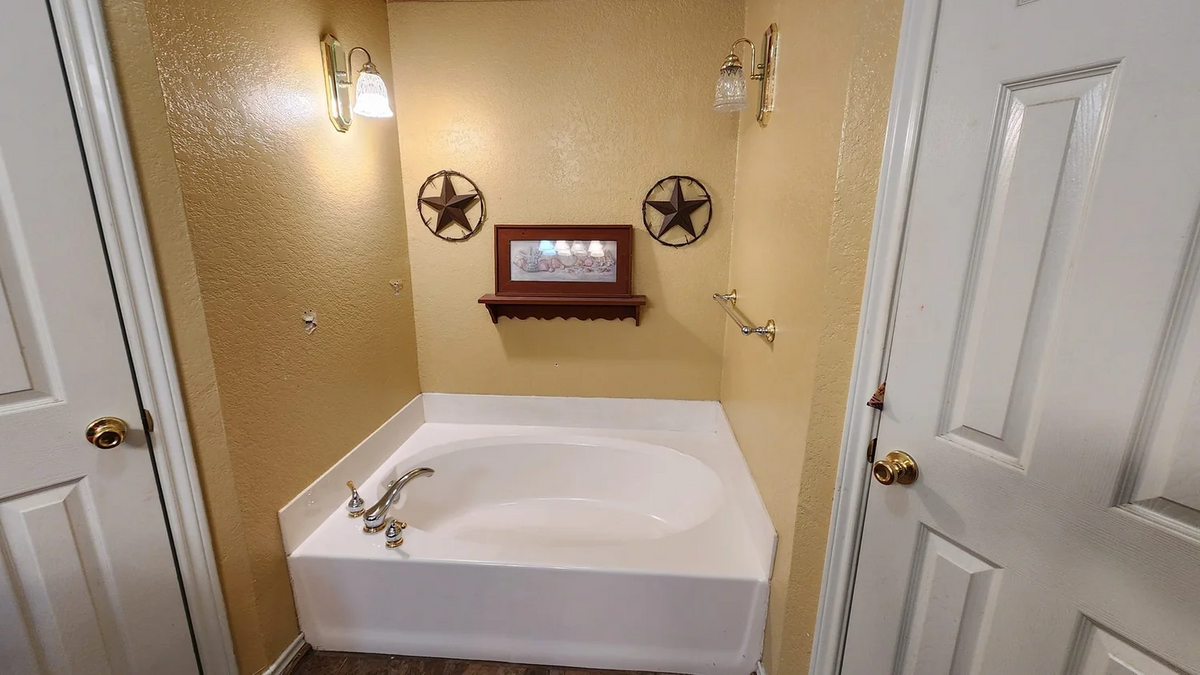 Bathroom Remodeling for Roger England Home Remodeling in Greenville, TX
