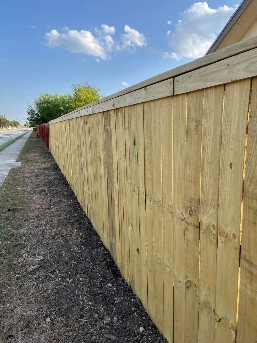 Fencing for Enriquez Home Improvement in San Antonio , TX