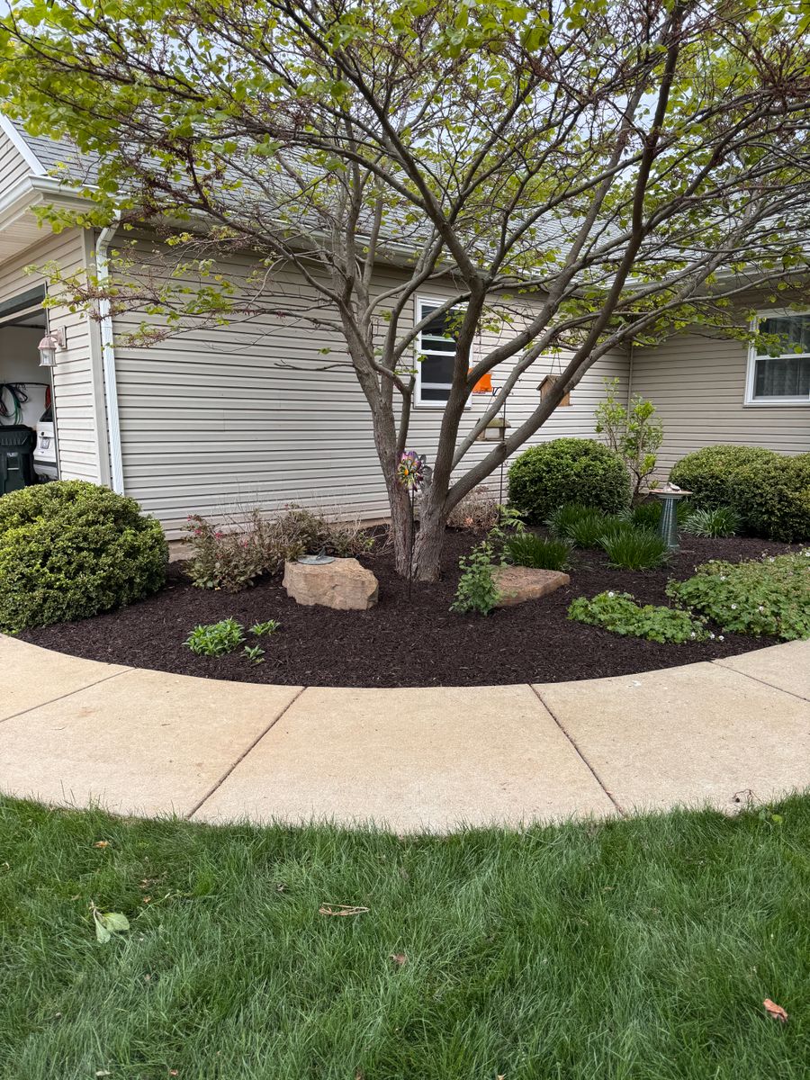 Edging and Mulch Installation for H&L Lawn Care LLC in Twin Lakes, WI