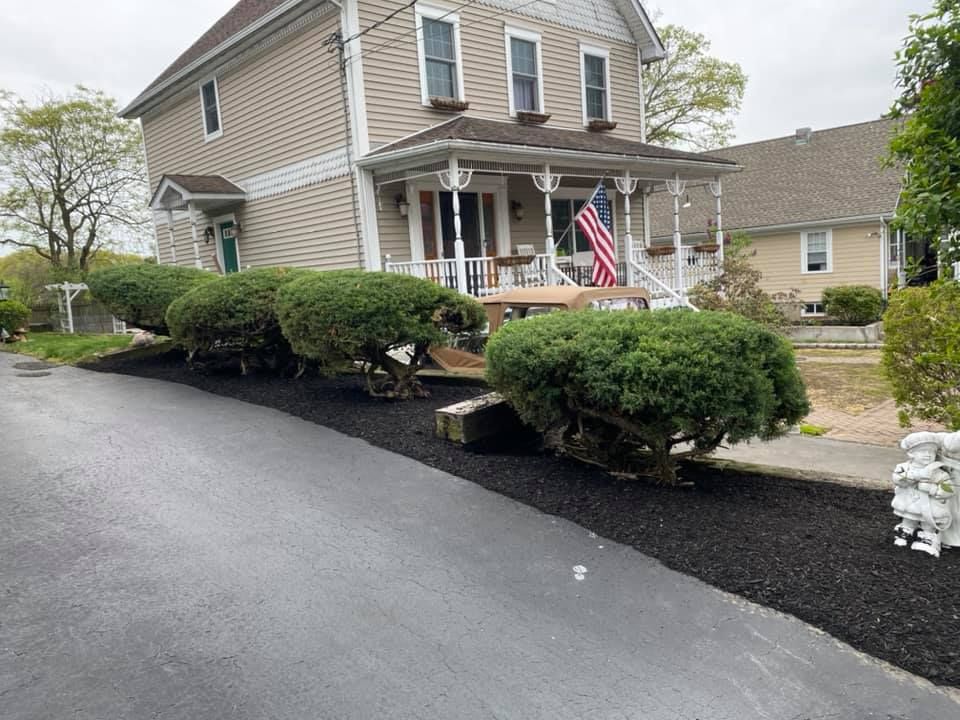 Mulch Installation for Zaldivar’s Lawn Care INC  in Peekskill, NY