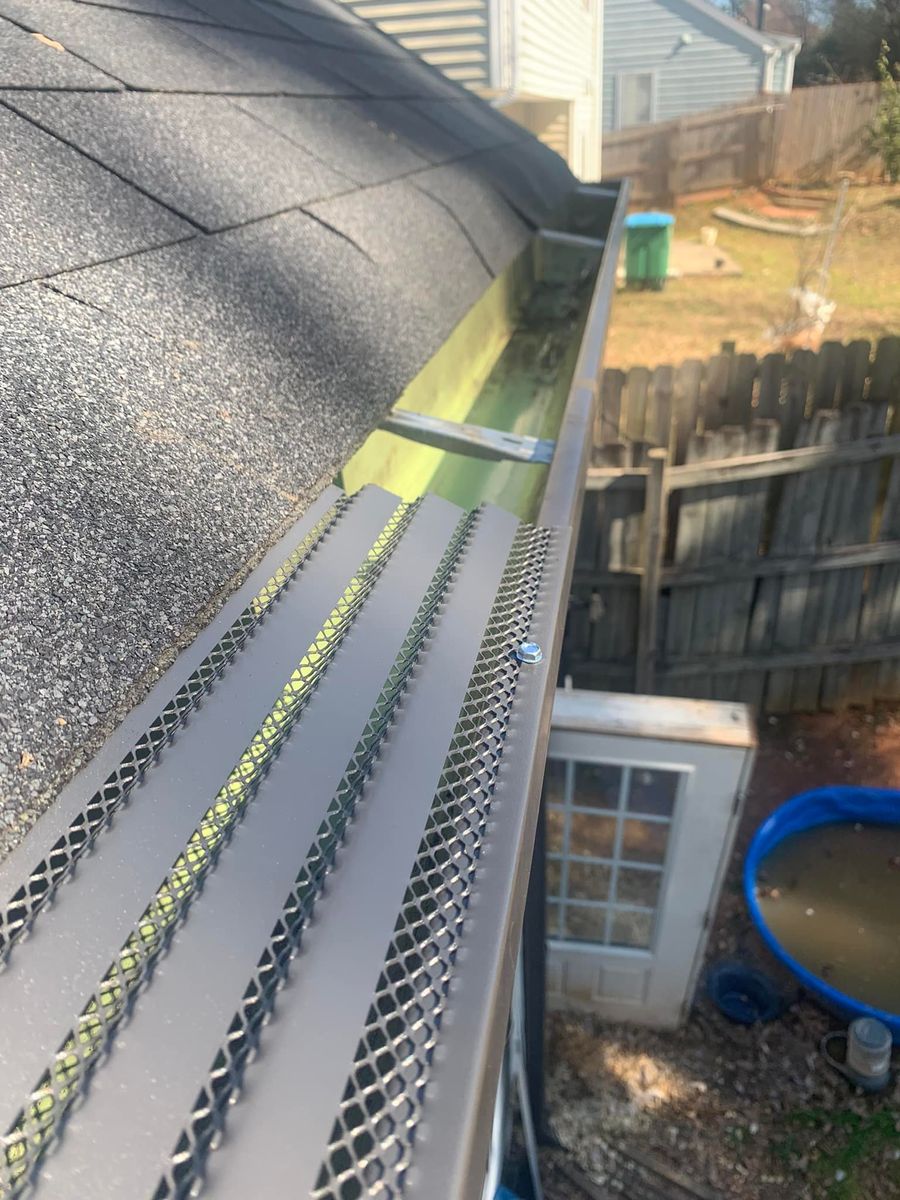 Gutter cleaning for Atlanta Unique Painting in Atlanta, GA