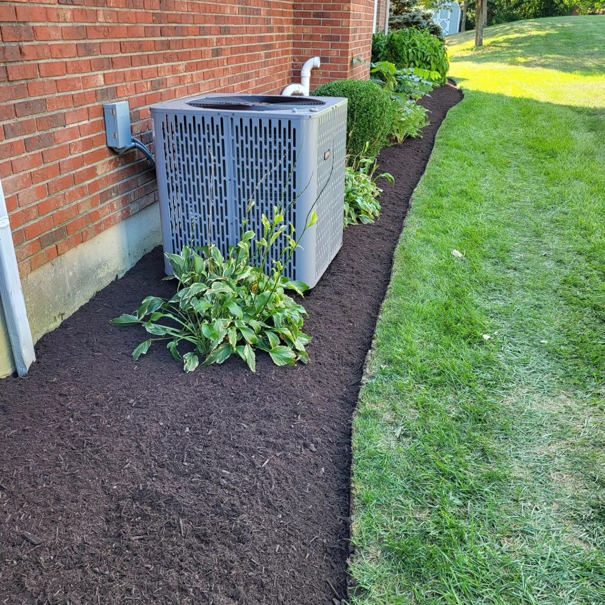 Mulch Installation for Ryt's Landscaping LLC in Cincinnati, OH