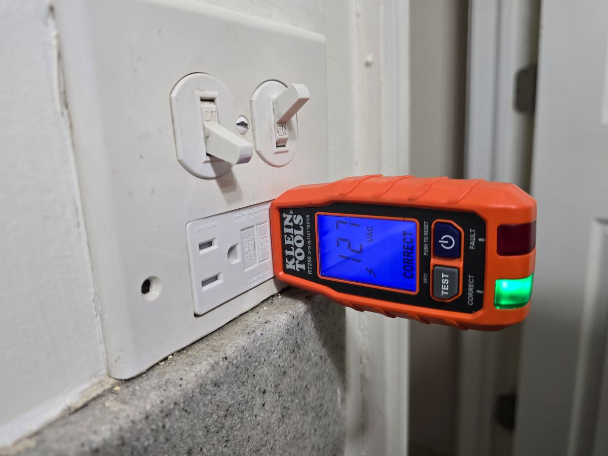 Outlet and Switch Installation for Grunt Electric in Bensenville, IL
