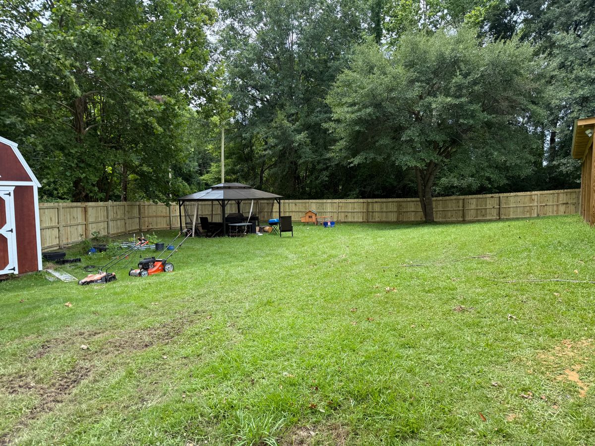 Fence Installation for Pennington Fence Co in Tupelo, MS
