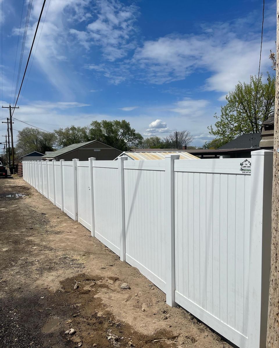 Vinyl Privacy Fence  for T&H Outdoor Services in Twin Falls, ID