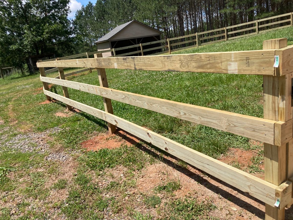 FENCING for Cisco Kid Landscaping Inc. in Lincolnton, NC