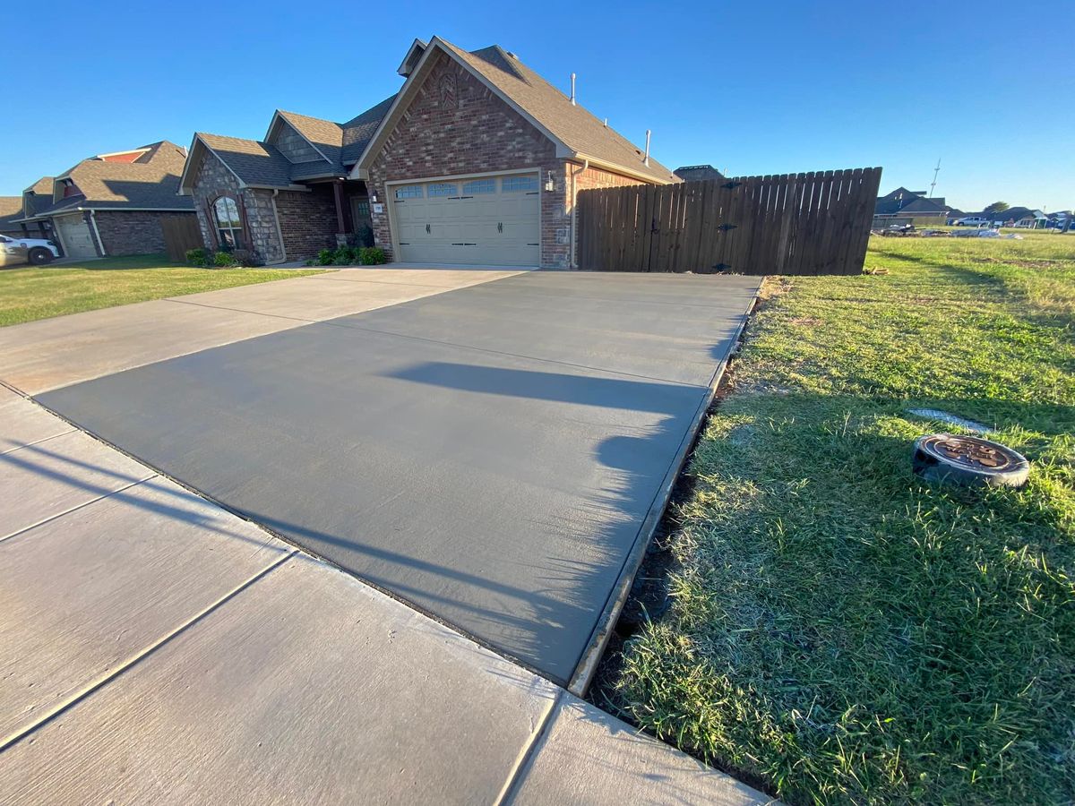 Driveways for Apex Contractors LLC in Fayetteville, AR