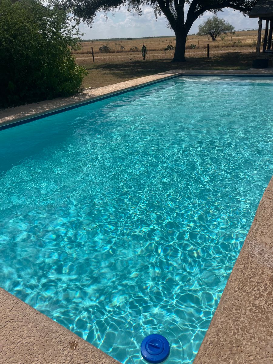 Pool Maintenance for Pool Queen Services in Del Rio, TX