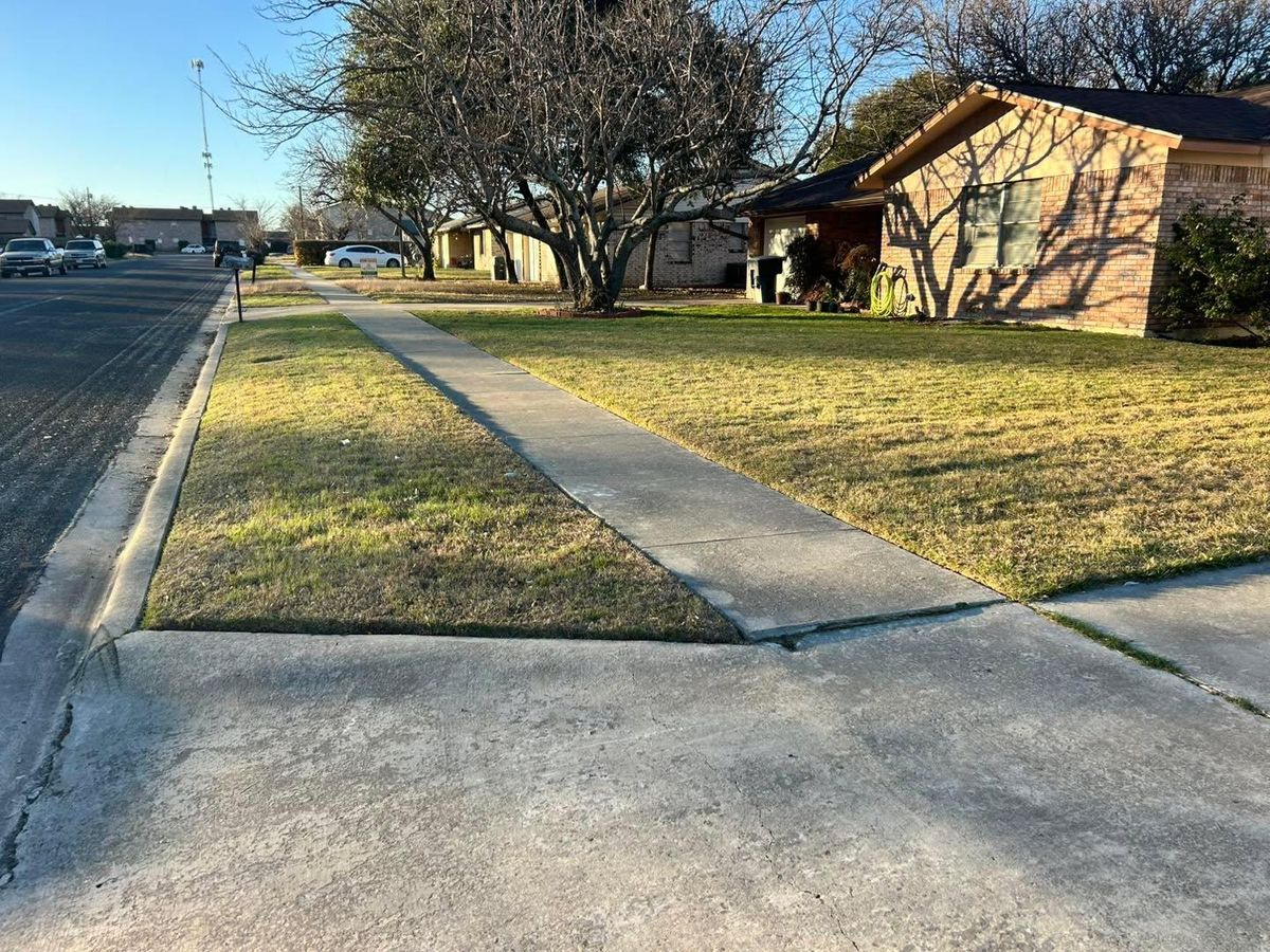 Lawn Mowing And Maintenance for D’s Lawncare in Killeen, TX
