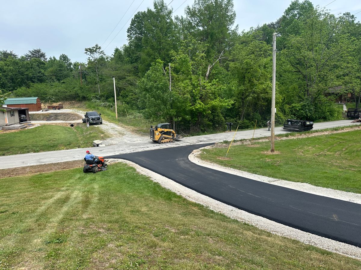 Asphalt Paving for Metzler Paving and Sealcoating LLC in Jacksboro, TN
