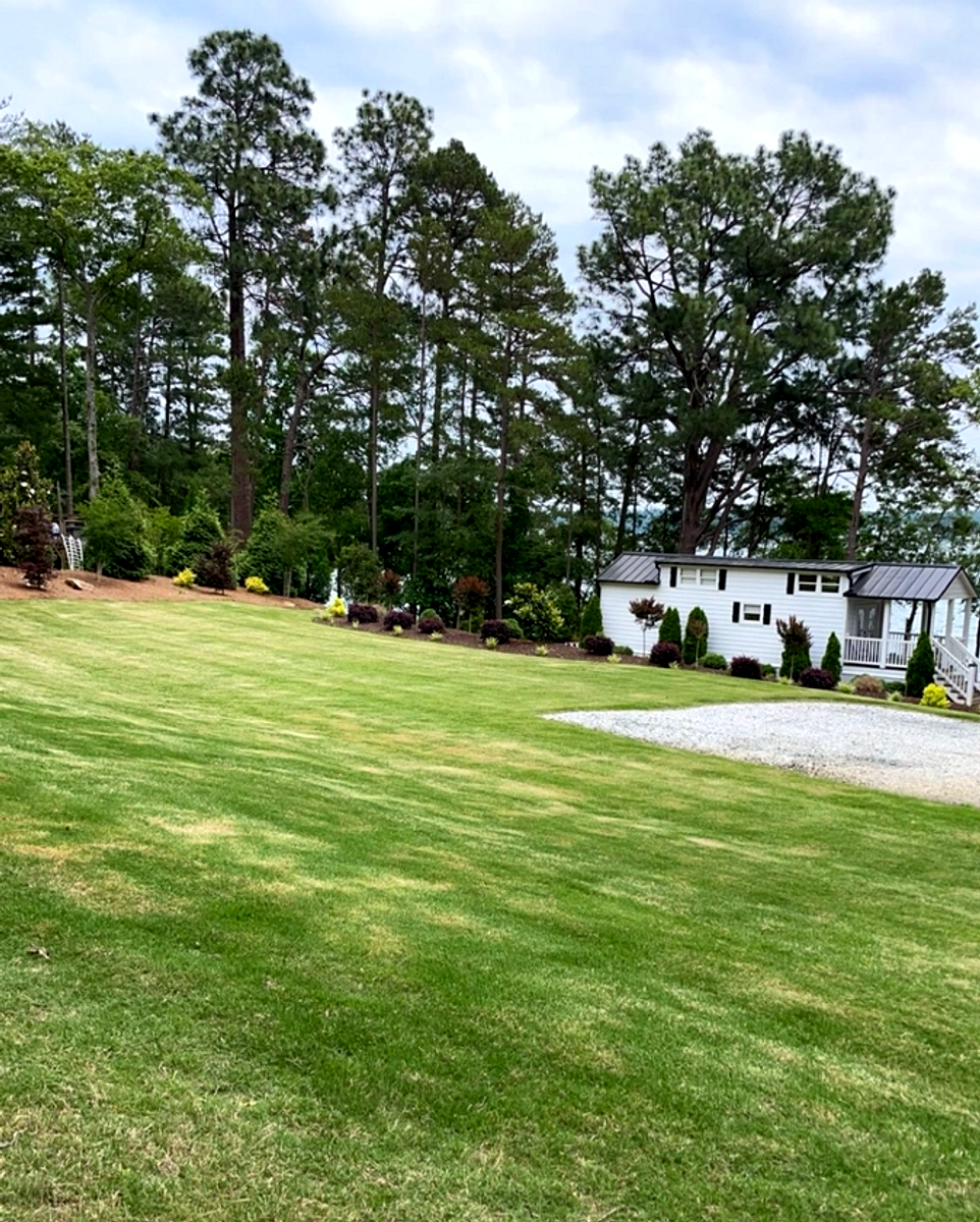 Lawn Maintenance for Peach State Landscaping in Hartwell, GA