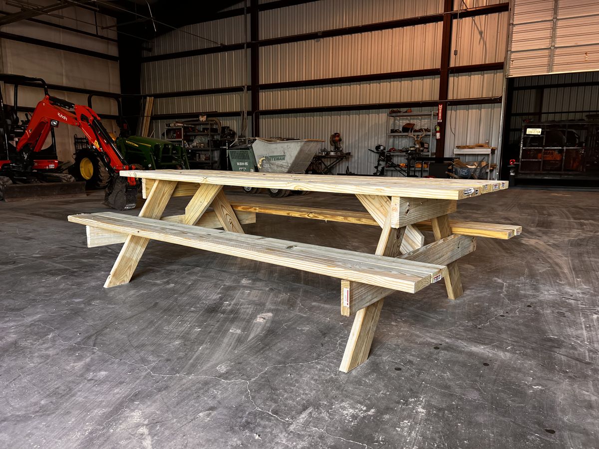 Picnic Tables & Woodwork for King Services in Seguin, TX