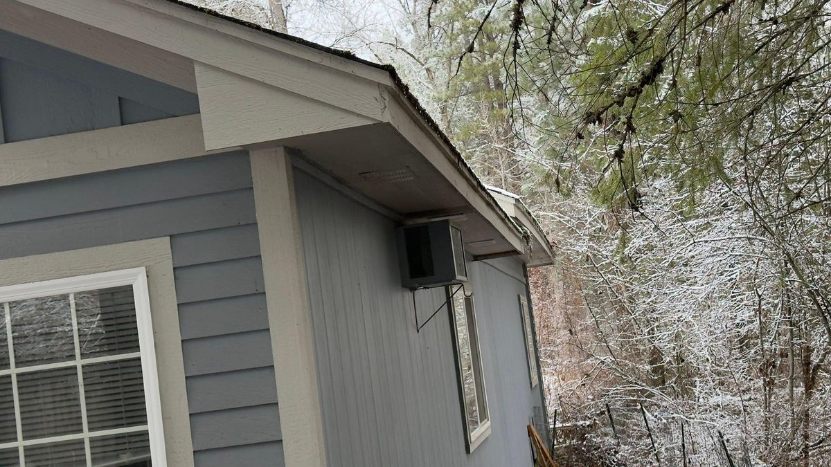 Residential Gutter Cleaning for Eaglewood Gutter's in Mead, WA