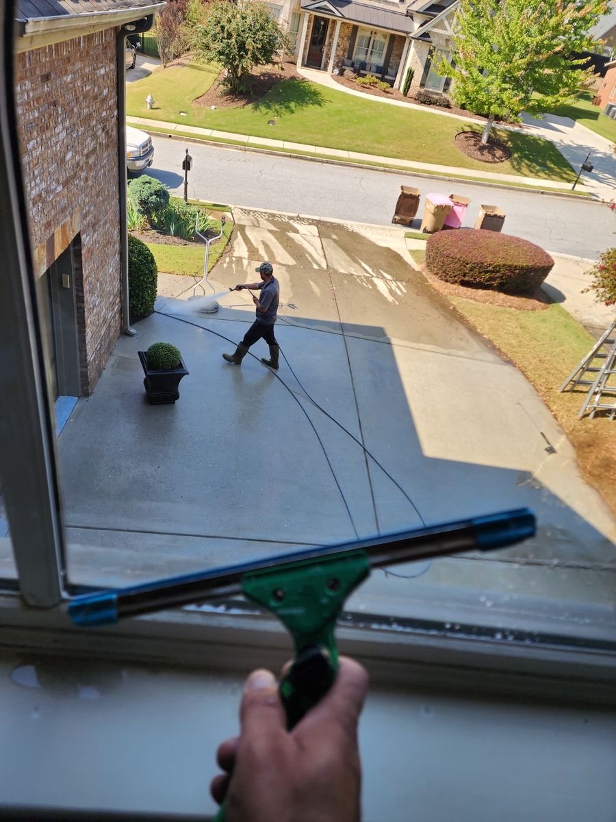 Driveway and Sidewalk Cleaning for MBM Window Cleaning in Gwinnett County, GA