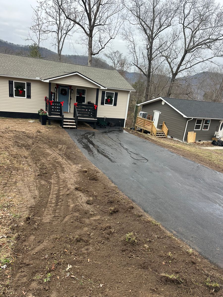 Asphalt Paving for Metzler Paving and Sealcoating LLC in Jacksboro, TN