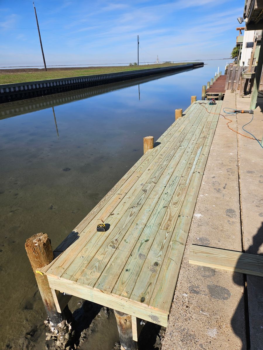 Deck and Patio Construction for Summers Construction in 77541, TX