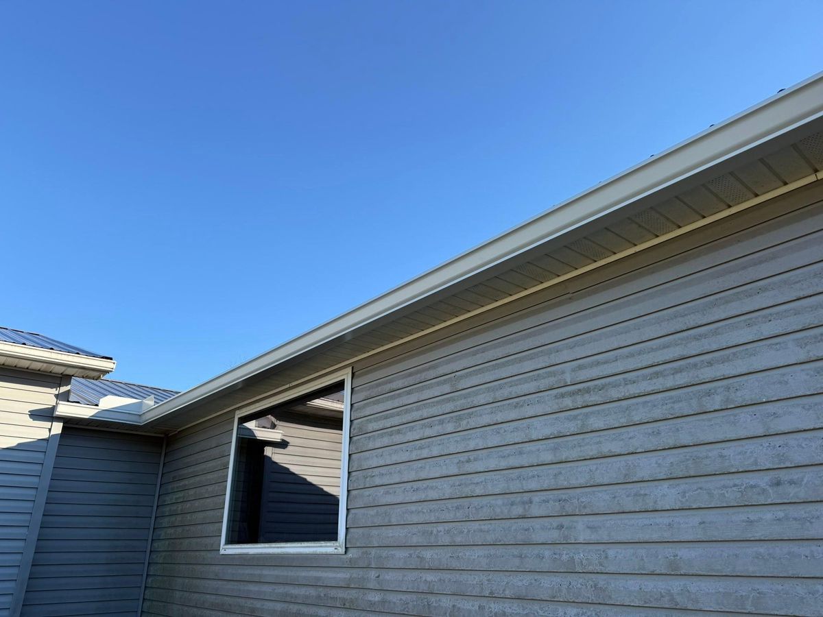 Siding for Top Hand Roofing and Gutter in Pomeroy, OH