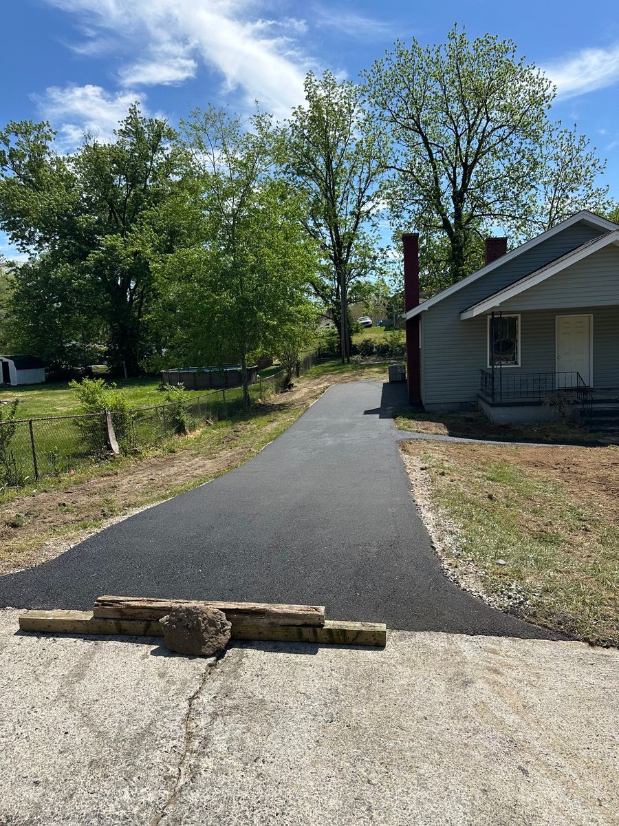 Asphalt Paving for Metzler Paving and Sealcoating LLC in Jacksboro, TN