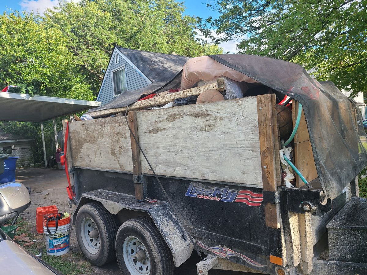 Hauling for Major Men Junk Removal in Columbus, OH