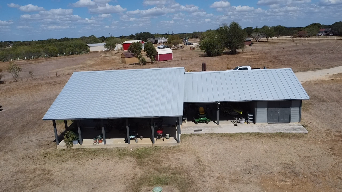 Metal Roofing for Diamond Ridge Roofing in Pleasanton, TX