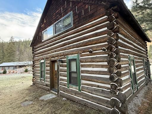 Log Home Chinking for True Blue Logworks LLC in Corvallis, MT