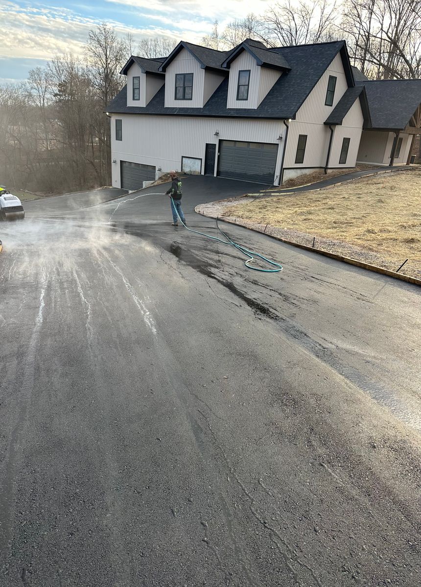 Asphalt Paving for Metzler Paving and Sealcoating LLC in Jacksboro, TN