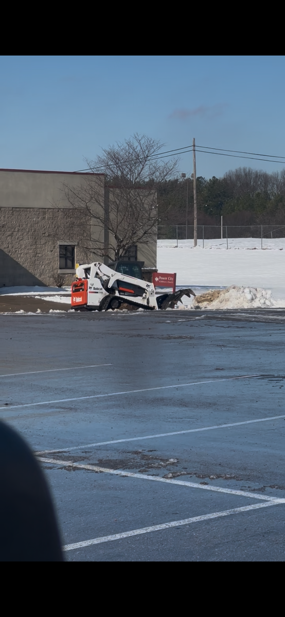 Snow Removal or De Icing for Kingdom Landscaping in Memphis, TN