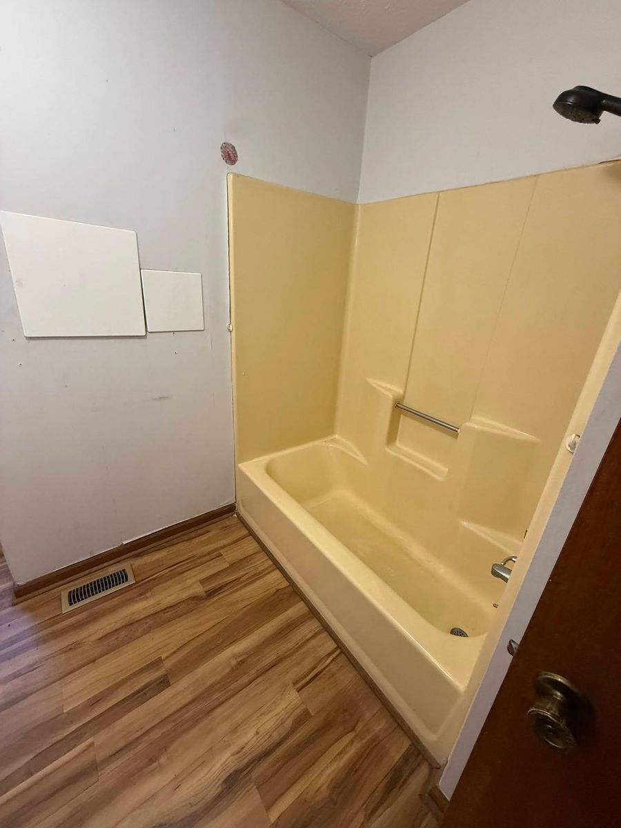 Fiberglass Repairs for Tub Life Resurfacing in Adairsville, GA