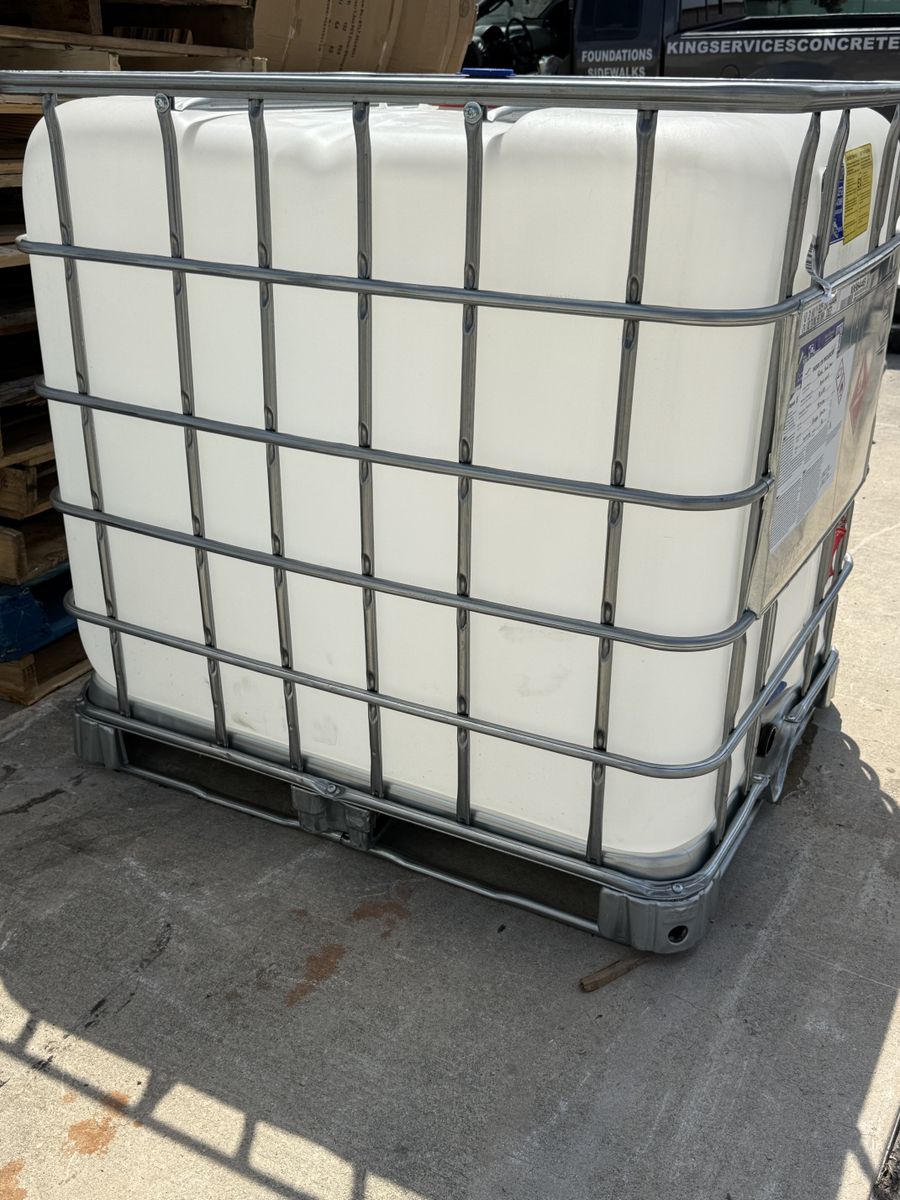 IBC Totes, Metal & Plastic Barrels for King Services in Seguin, TX